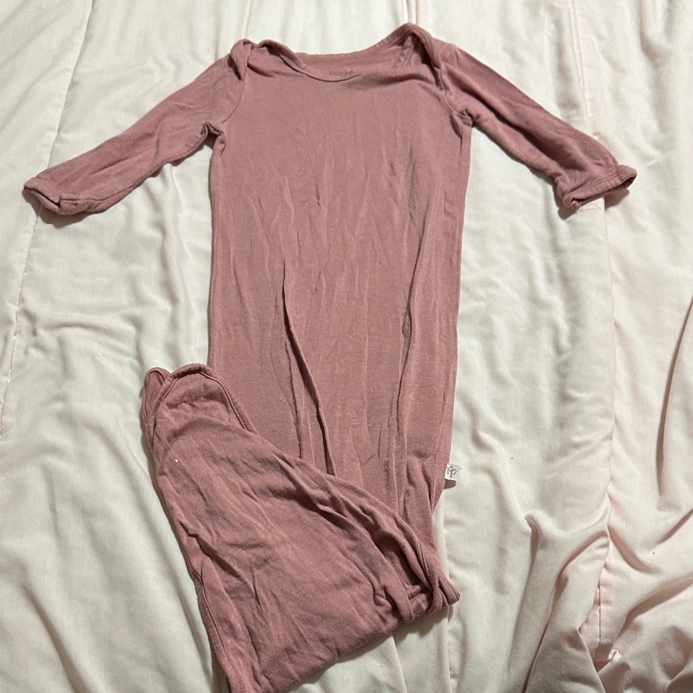 Posh Peanut bamboo knotted gown nb